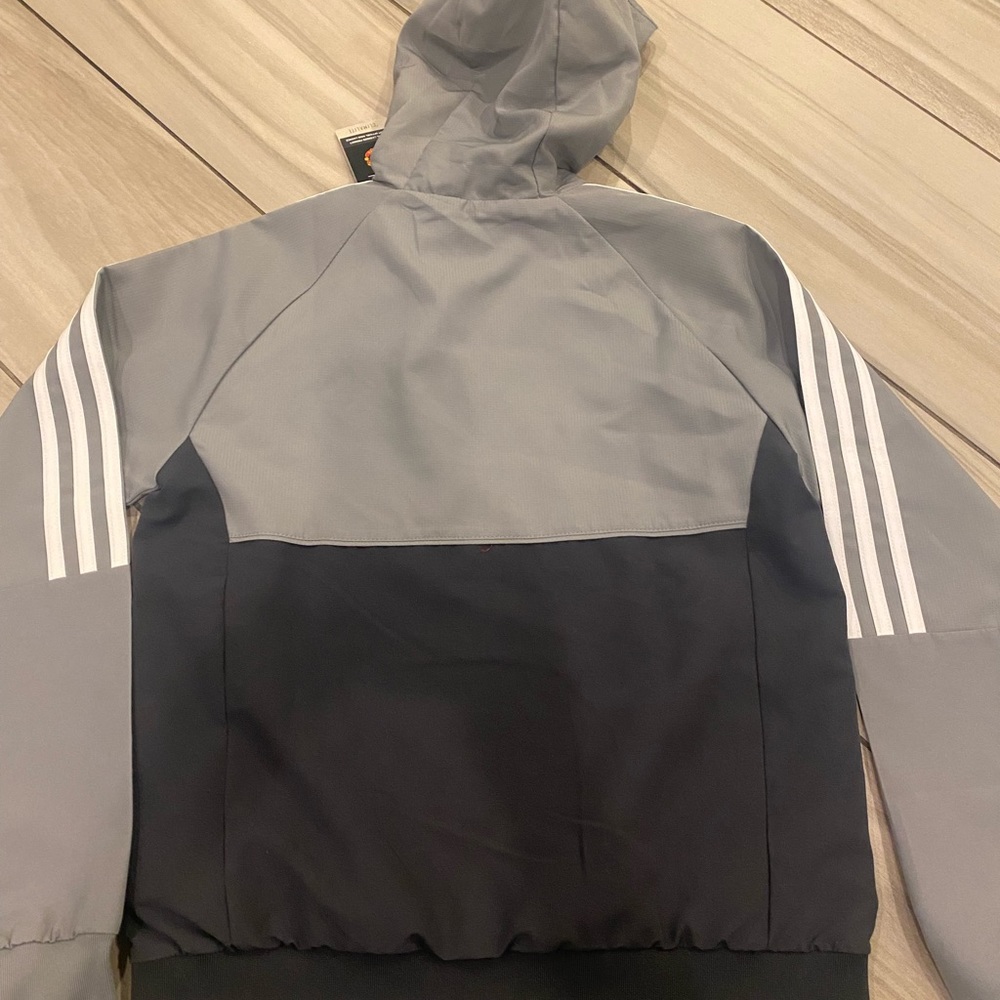 Official licensed Manchester United Grey adidas lightweight prematch jac… - Picture 6 of 7